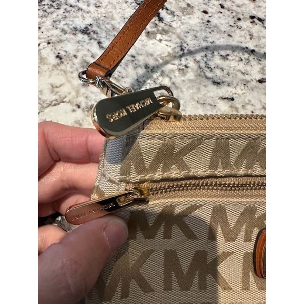 NWOT Michael Kors Jet Set Wristlet Natural - Picture 4 of 7
